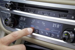 BMW 750Li, Touch-Screen Display auch im Anzeige/Bedienteil der Klima-Anlage