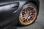 BMW M4 GTS auf M Leichtmetallrdern 9,5 J x 19 vorn und 10,5 J x 20 hinten. Exklusives Design Sternspeiche 666 M in Acid Orange, geschmiedet und glanzgedreht.