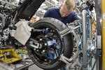 BMW S 1000 XR, Produktion im Werk Berlin, Montage Hinterrad
