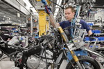 BMW S 1000 XR, Produktion im Werk Berlin, Montage Teleskopgabel