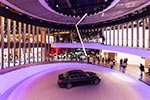 BMW 750Li xDrive im Eingangsbereich zur Halle 11, BMW Messestand, IAA 2015