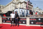 Simon Pegg und Tom Cruise bei der Weltpremiere von 'Mission: Impossible - Rogue Nation' in der Wiener Staatsoper am 23. Juli 2015 in Wien, sterreich