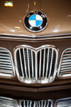 BMW 2002 TI 'Diana', BMW Niere und BMW Logo auf der Motorhaube