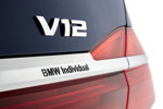 BMW Individual M760Li xDrive Modell V12 Excellence THE NEXT 100 YEARS, V12 und Individual Schriftzug am Heck