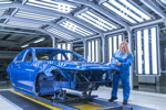 BMW Group Werk Dingolfing; Technologie Oberfläche, Messung Schichtstärke Lack 