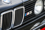BMW M3 Evolution (E30), Typ-Bezeichnung vorne, neben der BMW Niere