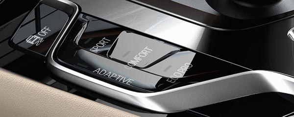 BMW M760Li xDrive, Automatik-Wählhebel, iDrive Touch Controller, V12-Schriftzug