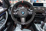 BMW 330d xDrive, Cockpit, Lenkrad II Alcantara mit Carbonblende	(715 Euro)
