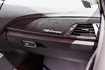 BMW M240i Cabrio (F23), Interieurleisten Carbon mit Alcantara	(660 Euro) und M Performance Schriftzug