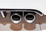 BMW M4 mit BMW M Performance Klappenschalldämpfersystem Titan	(4.130 Euro) und Endrohrblende Carbon durchströmt	(3.100 Euro)