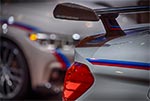 
BMW M4 mit BMW M Performance Heckspoiler, neben einem BMW 330d xDrive, Essen Motor Show 2016