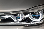 BMW 740Le xDrive iPerformance, ausgestattet mit BMW Laserlicht, erkennbar durch die blauen Stege