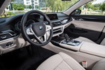 BMW 740Le xDrive iPerformance, Cockpit, Instrumententafel lederbezogen zum Mehrpreis von 1.450 Euro