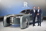 Rolls-Royce VISION NEXT 100, (v.l.r.) Torsten Mller-tvs, CEO Rolls-Royce Motor Cars; Giles Taylor, Leiter Design Rolls-Royce Motor Cars.