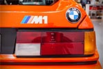 BMW M1, BMW Logo und Typbezeichnung am Heck
