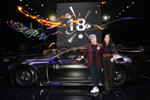 Weltpremiere BMW Art Car #18 von Cao Fei, Minsheng Art Museum, Peking, 31. Mai 2017. V.l.n.r.: Cao Fei (BMW Art Car Künstlerin), Dadawa (Sängerin).