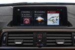 BMW 2er Cabrio, Bordbildschirm mi Touchscreen und Live Kachelstruktur