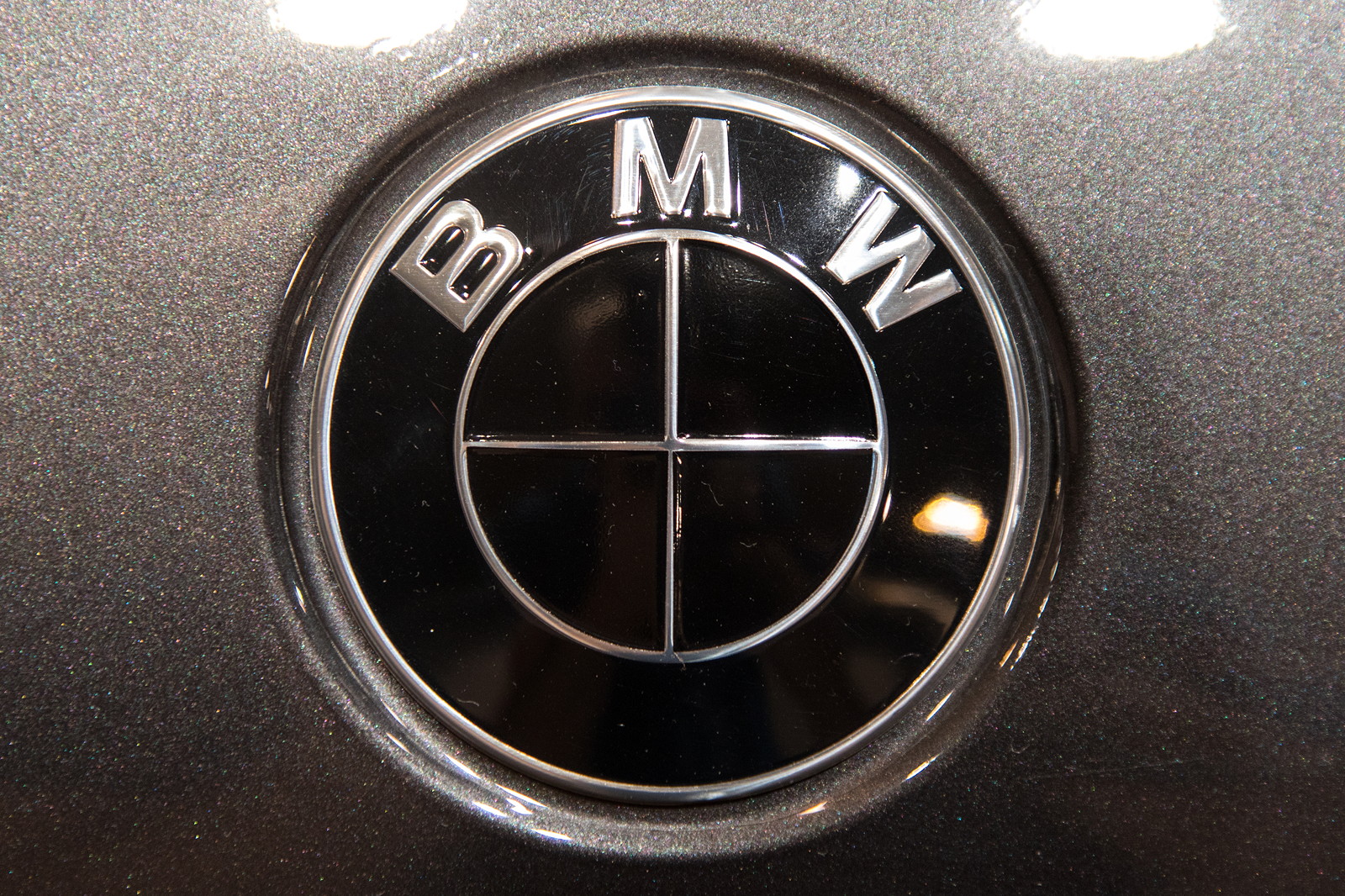 Foto: Essen Motor Show 2017: BMW M550i mit BMW Logo in schwarz. (vergrößert)