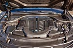 BMW M760Li xDrive, V12-Motor mit M Performance Schriftzug