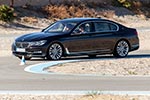 BMW M760Li V12 Excellence, Fahren auf einem abgesteckten Parcours, BMW Driving Center West, hier mit im Auto: Carsten Pries, Leiter Produktmanagement BMW M