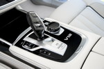 BMW M 760 Li Excellence Individual, Mittelkonsole vorne mit V12 Schriftzug