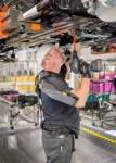 BMW Group Werk Spartanburg: Exoskelett-Weste
