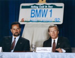3. Juni 1992: Pressekonferenz mit Vorstandsmitglied Bernd Pischetsrieder und dem Governeur Carroll A. Campbell Jr. zur Ankündigung des Baus eines US-Werks in Spartanburg, South Carolina (historische Aufnahme)