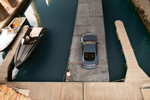 Das neue BMW 8er Coupe auf dem Canal Grande in Venedig