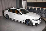 BMW M550i (G30) im Showroom von BMW Abu Dhabi Motors