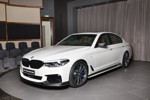 BMW M550i (G30) im Showroom von BMW Abu Dhabi Motors