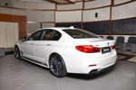 BMW M550i (G30) im Showroom von BMW Abu Dhabi Motors