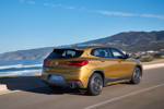 BMW X2 xDrive20d, Modell M Sport X, in Galvanic Gold, on location in Lissabon.