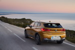BMW X2 xDrive20d, Modell M Sport X, in Galvanic Gold, on location in Lissabon.