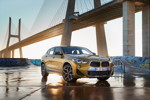 BMW X2 xDrive20d, Modell M Sport X, in Galvanic Gold, on location in Lissabon.