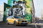 BMW X2 xDrive20d, Modell M Sport X, in Galvanic Gold, on location in Lissabon.