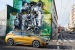 BMW X2 xDrive20d, Modell M Sport X, in Galvanic Gold, on location in Lissabon.