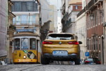 BMW X2 xDrive20d, Modell M Sport X, in Galvanic Gold, on location in Lissabon.