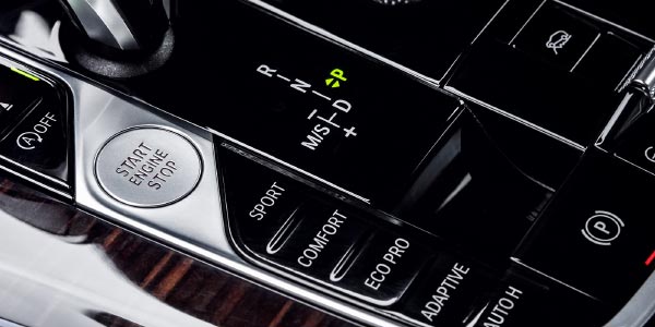 BMW X5, neues Bediensystem mit Start-Stopp-Taste auf der Mittelkonsole.