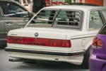 BMW 316 (Modell E30) mit vollständig rote Rückleuchten