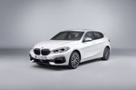 BMW 118i Sportline in Mineralweiss Metallic - Studioaufnahme