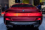 BMW Concept 4, mit 3D Leuchtgrafik am Heck.