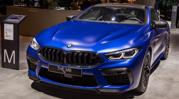 BMW M8 Competition in Frozen Marina Bay Blue auf der IAA 2019