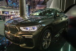 BMW X6 M50i xDrive, mit 'provokanten Propertionen', so wie es in der Preisliste zu lesen ist.