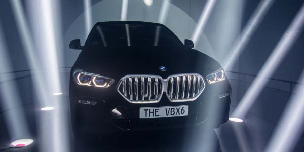 Weltpremiere auf der iAA 2019: BMW X6 als Showcar mit einer Lackierung in Vantablack.