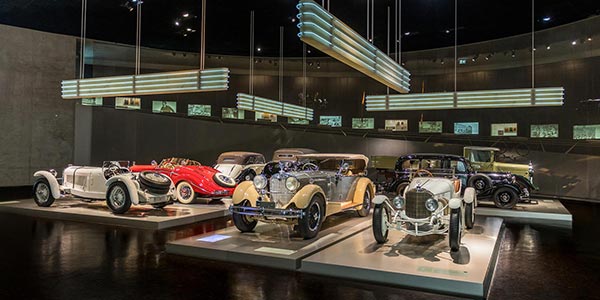 Mercedes-Benz Museum Stuttgart, Mythos 3: Umbrüche - Diesel und Kompressor