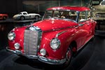 Mercedes-Benz 300. Mit dem Typ 300 präsentiert Mercedes-Benz 1951 den schnellsten und größten Serienwagen deutscher Produktion.