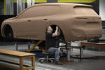 Der erste BMW iX - Designprozess. Clay-Modell.