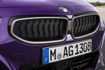 Das neue BMW M240i xDrive Coupé, Thundernight Metallic, neu gestaltete BMW-Niere mit vertikal angeordneten Luftklappen