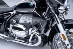 BMW R 18 Transcontinental. In Silber metallic gehaltener Motor.