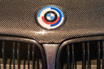 BMW 3er Coupé (E92), BMW-Emblem auf der Motorhaube durch einstiges BMW Motorsport Emblem getauscht.